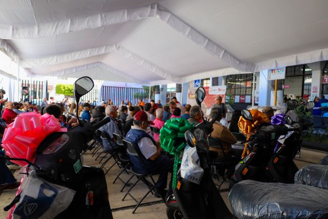 Realizan rifa de autos y motonetas en Texcoco para contribuyentes cumplidos 